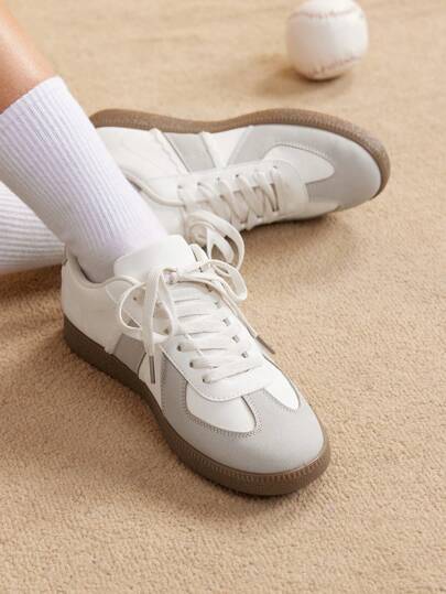 CUCCOO EASI 2024 Nuevas zapatillas informales de estilo vintage para mujer, zapatos planos de corte bajo clásicos blancos para la primavera