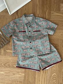 DAZY Set de 2 piezas: Camisa con botones de manga corta con estampado floral y pantalón corto para niño pequeño