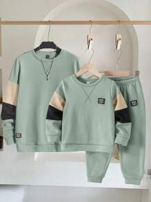 SHEIN 2pcs Young Boys Casual Sports College Style Sweatshirt & Pants Set, Comfortable Knit Stitching Round Neck Long Sleeve Outfit, Suitable For Commuting, School, Daily Casual, College, Kids Young Boy Clothes Back To School Set, Fit For Birthday Party, Ceremony, Wedding, Daily Wear, School, Travel, Sports, Autumn/Winter, Fleece, Thickened