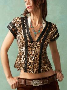 Bohemela Cămașă de damă cu mânecă scurtă, cu decolteu în V, cu imprimeu leopard