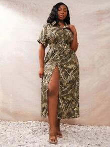 SHEIN SXY Vestido holgado de talla grande con estampado de rama y hoja, de tela ligera camuflada, con mangas dolman (incluye cinturón a juego)