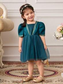 SHEIN Elegantes, königliches und luxuriöses Mädchen Baby Ballkleid in Smaragdgrün, für Kinder von 0-3 Jahren, mit aufgeplusterten Ärmeln und mehreren Lagen Tüll, geeignet für Partys, Blumenmädchen, Geburtstage, Feiertage, Eid