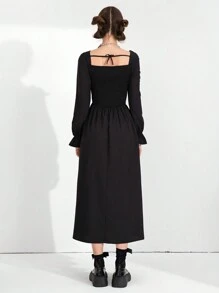 SHEIN فستان طويل بأكمام طويلة بياقة مربعة مشدود من الخصر بطراز جوتيك للفتيات المراهقات - الأسود - مشاهدة 2