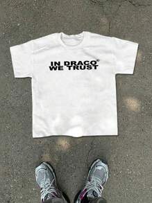 Manfinity Dauomo Camiseta oversize de cuello redondo con caída en los hombros, impresión casual personalizada de letras y gráficos de grafiti, estilo rock callejero