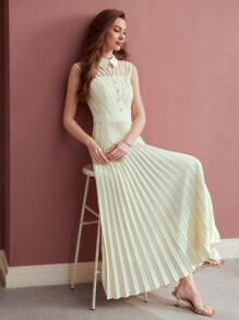 MOTF PREMIUM CONTRAST LACE PLEATED DRESS