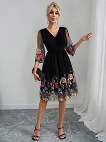 Ellevyn Robe mi-longue élégante pour femmes avec corsage noir, patchwork floral en maille et broderie en forme de ligne A