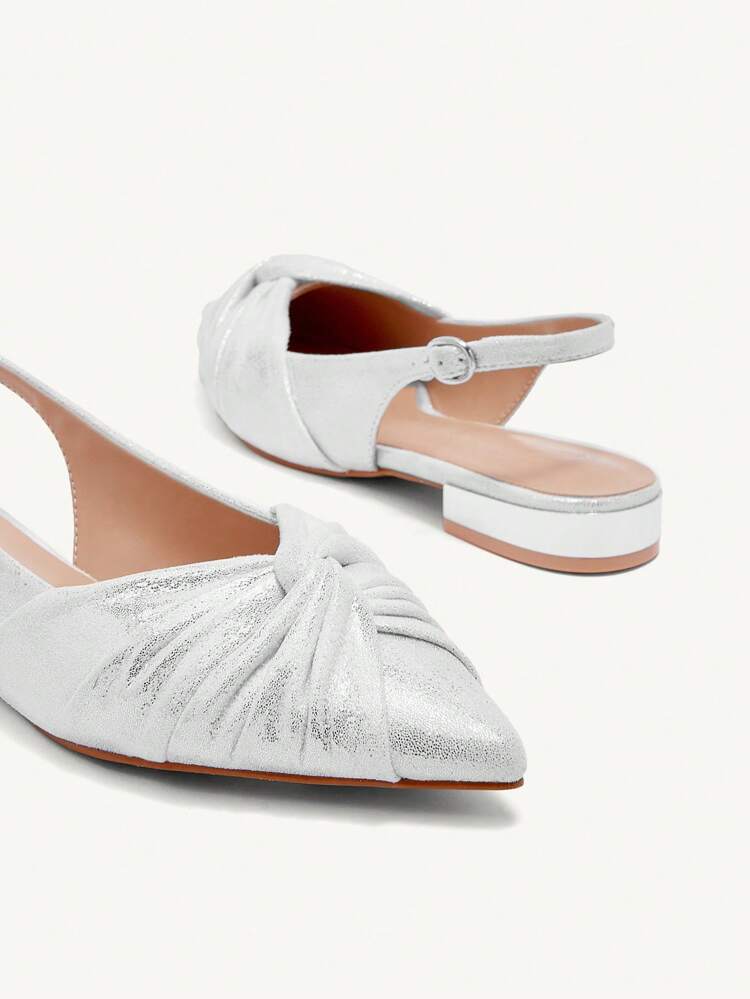 CUCCOO CHICEST Zapatos de mujer Diseño nuevo de primavera/verano con lazo en la punta, punta puntiaguda, tacón cuadrado, tacón bajo, planos, elegante, romántico, para ir al trabajo, slip-on, fácil de usar, blancos, plateados. Zapatos planos sin talón slip-on para mujer, para una cita, tomar el té por la tarde, románticos, atuendo para la oficina, Día de San Valentín