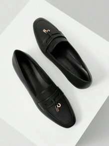 MOTF PREMIUM 流苏细节圆头平底鞋，适合情人节 - 黑色 - 查看 9