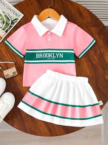 SHEIN 女婴彩色印花设计短袖 Polo 衫和条纹荷叶边下摆套装，夏季美式学院风格 - 粉色 - 查看 3