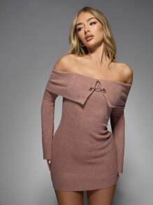 MISSGUIDED Off-shoulder geribbelde mini-jurk met gouden schakeldetail, feest, cocktail, avond, clubkleding, herfst, winter, bodycon, lange mouwen