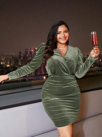 SHEIN Frenchy 加大斜领褶皱侧天鹅绒紧身连衣裙演唱会服装