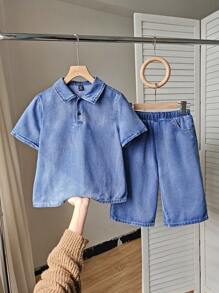 SHEIN Conjunto de 2 piezas para niño preadolescente con camisa de mezclilla de manga corta y sensación de frescor y shorts holgados de mezclilla para uso diario y las cuatro estaciones