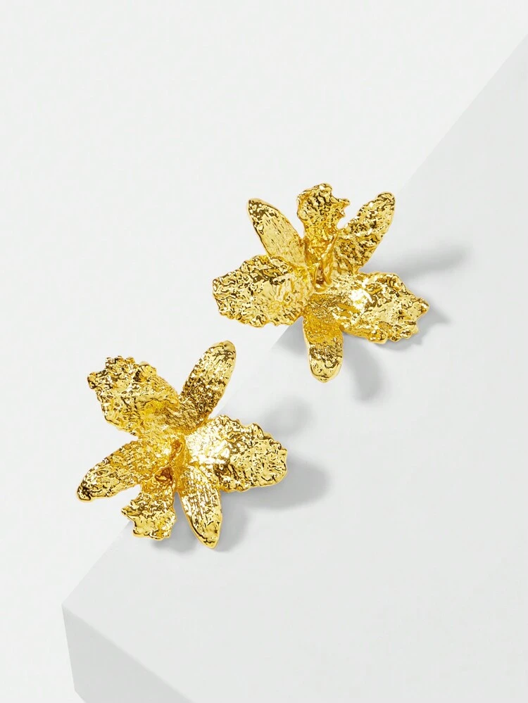 FASHIONABLE TEXTURED FLOWER PATTERN STUD EARRINGS