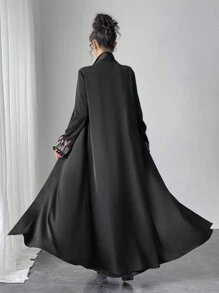 Yasmyna 女式刺绣袖口喇叭袖阿拉伯长袍 - 黑色 - 查看 2