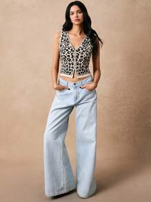 Poéselle Women's Leopard Jacquard Casual Sleeveless Knit Top Simple Vest Hem Slit Cardigan Leopard Jacquard Vest Spring V Neck Beige Vest Holiday Cardigan Holiday Top V Neck Asymmetric Hem