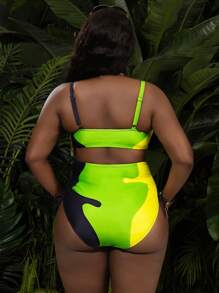 SHEIN Swim Curve 2 piezas Bikini dividido ajustable con estampado de talla grande, ropa casual de playa de verano con cordón