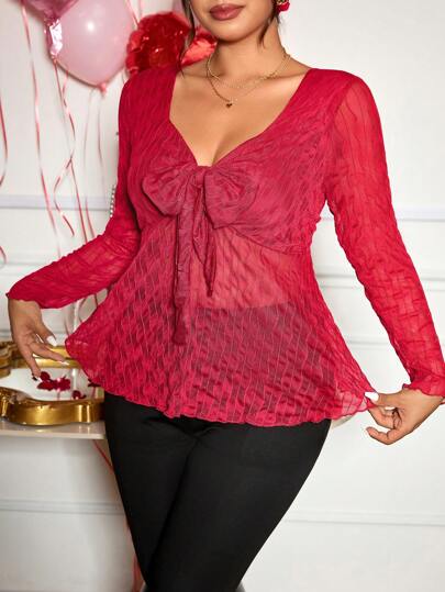 SHEIN Frenchy Plus Size Minimalist Romantic Knit Textured Jacquard Sweetheart Neck Solid Color Fitted Women T-Shirt, Suitable For Valentine's Day, Dates, Gatherings, Parties, Spring And Summer