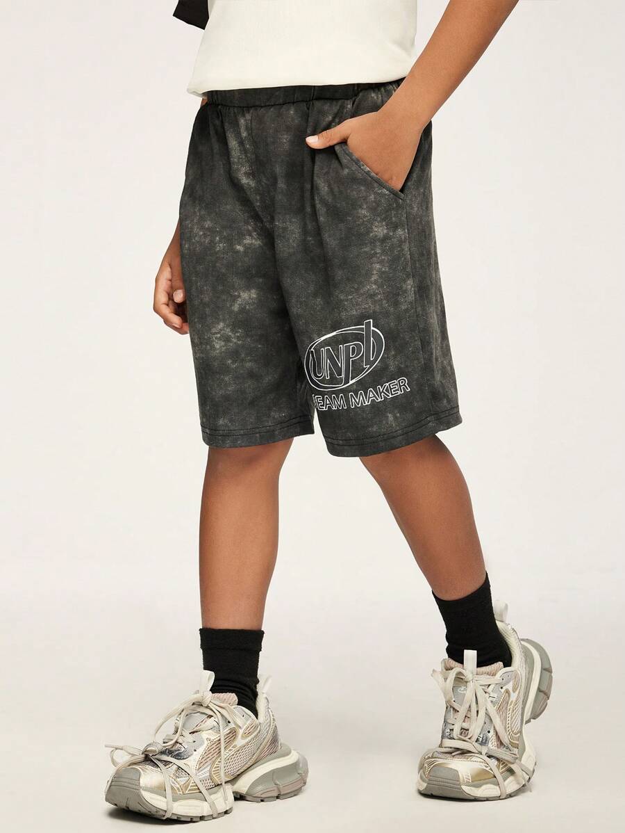 SHEIN Explorewe Short ample à effet tie-dye pour préadolescent, texture vintage mélangée à l'impression graphique moderne "DREAM MAKER" apportant une touche . Coupe décontractée avec taille élastique, ambiance rétro avec personnalisation, idéal pour l'été - Gris - Voir 1