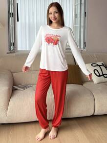 بيجامة كاجوال مكونة من ملابس علوية طويل الأكمام برقبة دائرية وبنطلون مطبوع للنساء