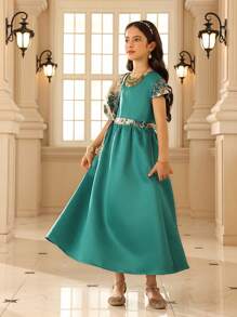 Girls Dark Green Abaya Kaftan Jalabiya, Ramadan Traditional National Day Outfit, Long Dress With Golden Totem Foil Pattern, Flare Skirt, Decorated With Gold Edge Ribbon, Flutter Sleeves And Collar, Suitable For Banquet, Outing And Festival,Holiday,Summer,Travel - Black and White - View 5