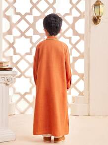 SHEIN 1 pieza Camisa casual de manga larga con cuello mao de lino en color marrón para niño, estilo caballero de corte holgado y elegante para uso diario y festividades