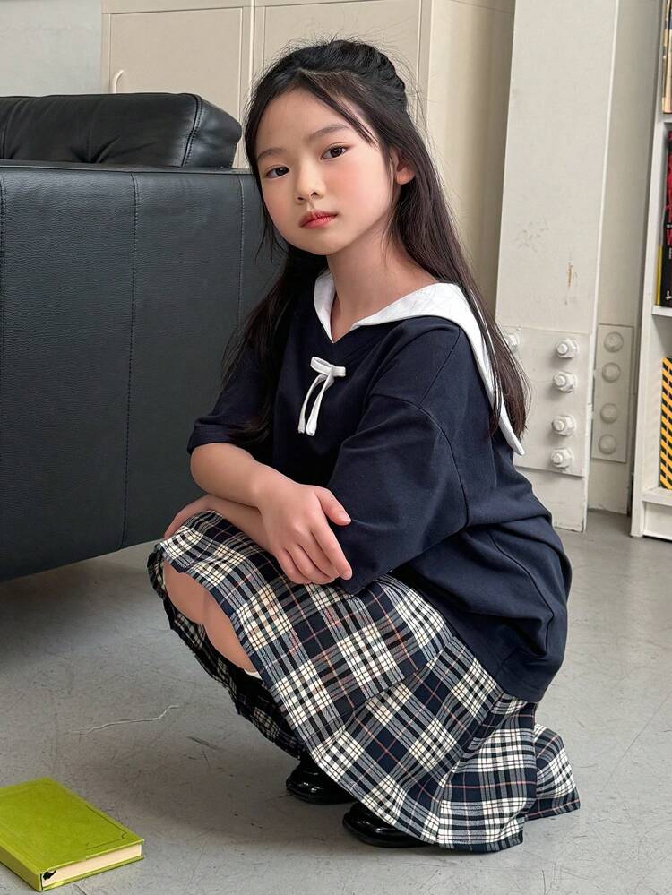 2枚セット トドラー女の子 カレッジスタイル ニットショートスリーブTシャツ + おしゃれチェック柄プリーツスカート、夏のアウトフィット