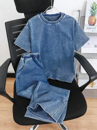 SHEIN 男童两件套舒适柔软针织蓝色牛仔短袖小圆领T恤上衣和宽松阔腿舒适柔软牛仔裤，适合男童日常穿着和四季穿着。
