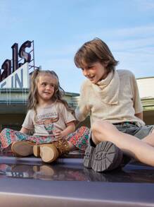 SHEIN 2025 Spring/Summer 3-Piece Set For Tween Boys: Apricot Round Neck T-Shirt, Comfortable Casual Vintage Look Jeans, Accessory Scarf/Headscarf, Highlighting Western Style, Suitable For Outdoor Activities And Social Gatherings - Apricot - View 8