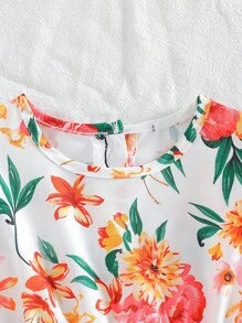 Vestido infantil y de niña pequeña con estampado floral blanco, hecho de tela ligera para un uso fresco y cómodo en la temporada cálida. Delicados patrones florales como recogidos directamente del jardín, llenos de vitalidad y frescura. Diseño lindo con estilo pastoril. - Blanco - Ver 3