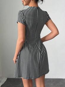 Selianne 欧美风格短袖派对礼服，收腰，修身设计，独特的公主裙配仿口袋，随意千鸟格花卉图案 - 黑與白 - 查看 4
