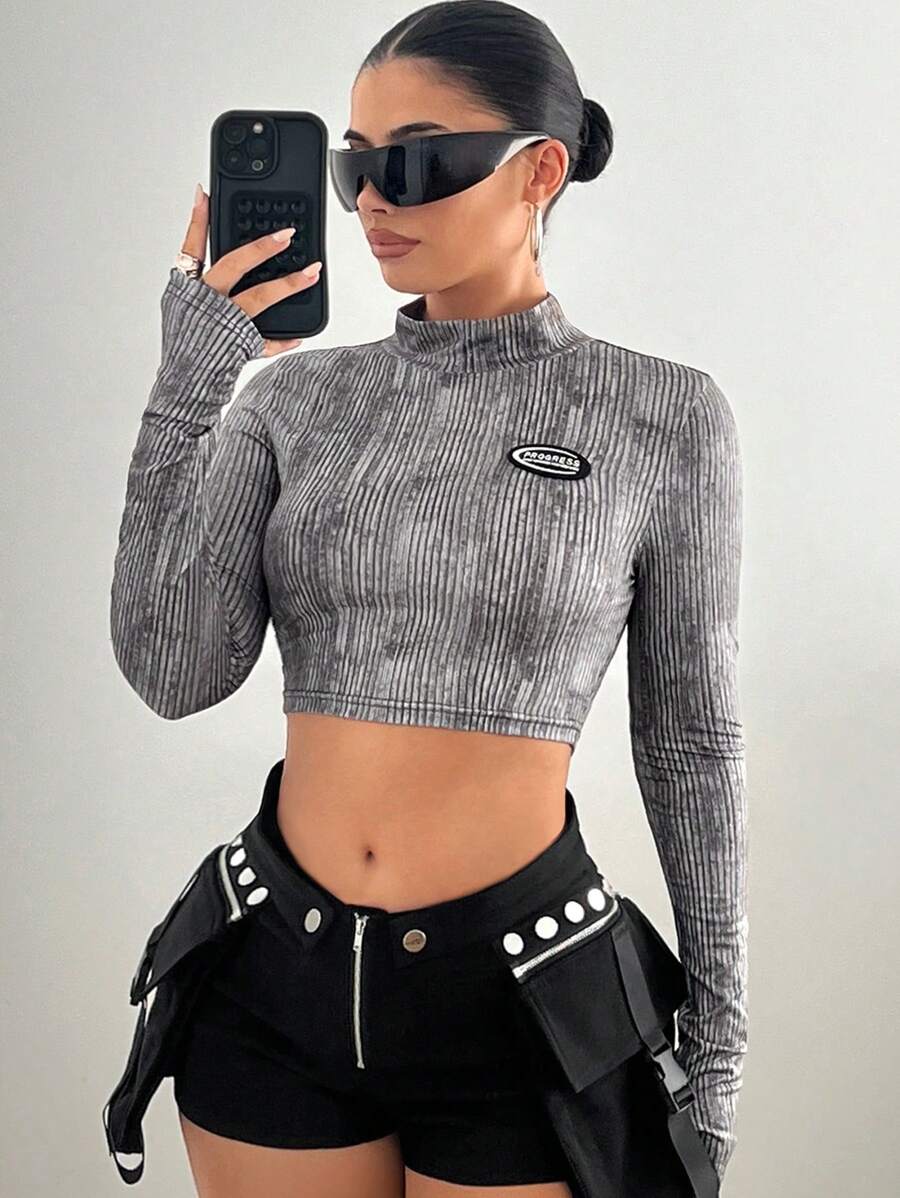 SHEIN ICON Camiseta de mujer cropped con cuello alto y estampado gráfico retro - Gris - Ver 1