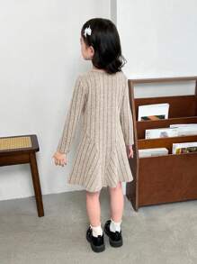 Vestido de punto casual y ceñido de unicolor y cuello redondo, elegante y de moda para niña joven