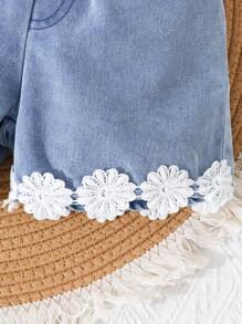 2-teiliges Set für Baby Mädchen bestehend aus Off-Shoulder geraffeltem 3D-Blumenoberteil und Jeans-Shorts - Verschiedenfarbig - Übersicht 7
