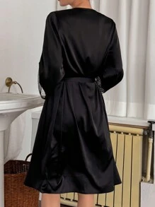 DAZY 缎面蕾丝拼布中长睡袍，简约休闲家居睡衣