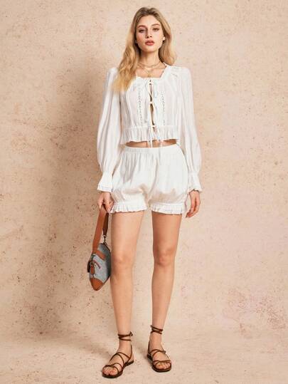 Poéselle 白色亚麻套装，外出套装，波西米亚风，蕾丝拼接两件套，重工两件套，女士两件套：纯色荷叶边长袖系带衬衫和短裤，春夏服装，适合海边度假，日常穿着，外出，度假等各种场合皆可穿着。