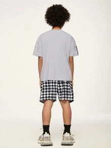 SHEIN Explorewe 2pcs/Set Tween Boy Fashion Street Casual Outdoor Short Sleeve Shorts Set,Grey,Summer,City Break Lightning & Black & White Plaid Design Outfit - Grey - View 2