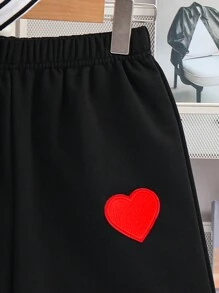 2pcs Tween Boy Casual Korean Style Patch & Striped Round Neck Loose Short Sleeve T-Shirt And Plain Patch Shorts Knitted 2 Pieces Set, Heart Set, Black&White'