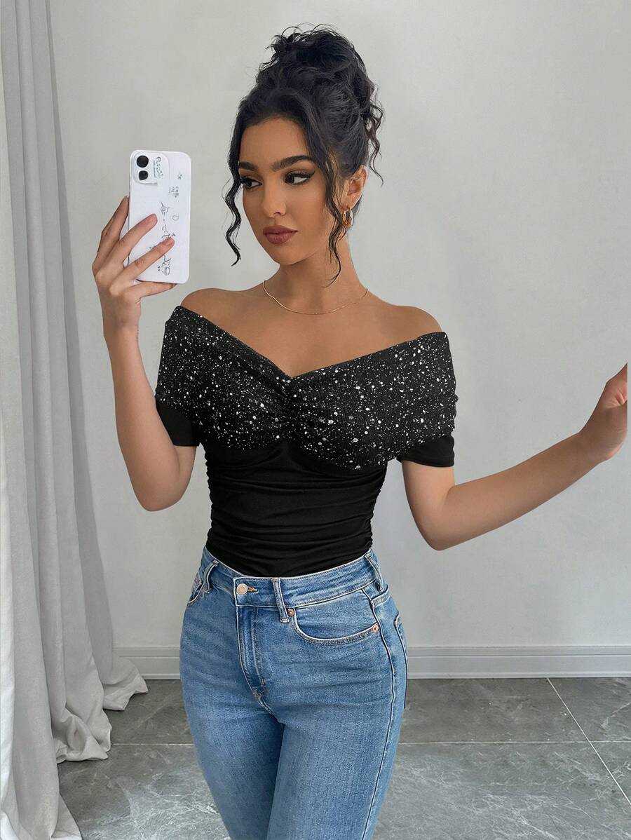 Chiquease 女士露肩亮片饰边休闲 T 恤，日常穿着水钻上衣 - 黑色 - 查看 1