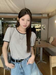 DAZY Women Crew Neck Striped Casual Puff Sleeve T-Shirt Cute Tops - Black and White - View 4