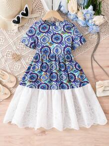 SHEIN Vestido de línea A con encaje de contraste, bordado y dobladillo con estampado floral ditsy para niña, estampado floral ditsy nacional con parches de rosas, mangas cortas, adecuado para uso diario, festivales, vacaciones, reuniones familiares y ocasiones especiales, conjunto de hermanas, primavera y verano, lindo, elegante, dulce, vintage y de moda. - Negro - Ver 2