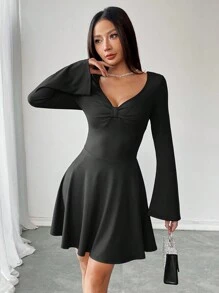 Chiquease 女士优雅喇叭袖迷你连衣裙，简约设计