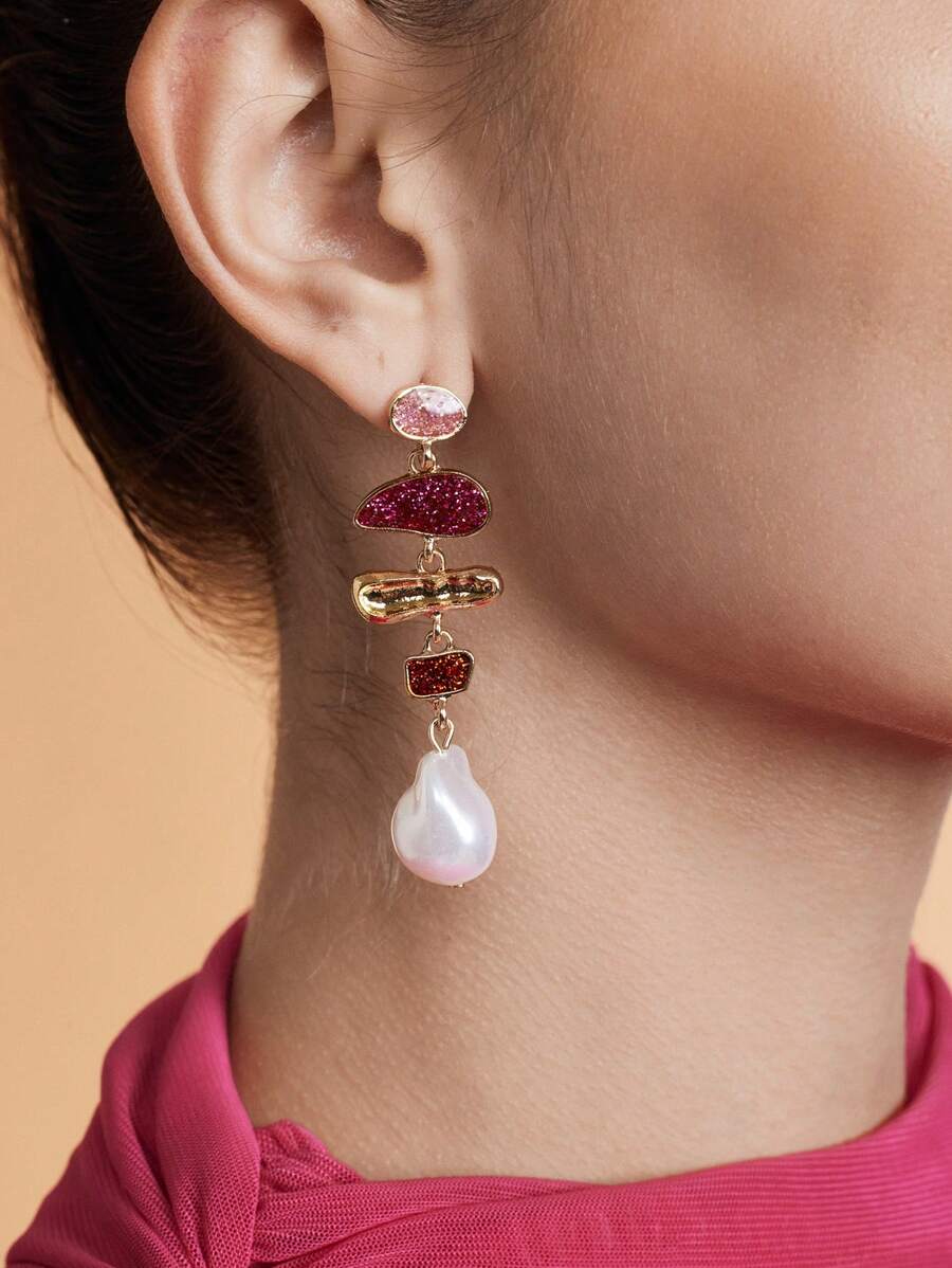 SHEIN BAE 人造珍珠几何红色吊坠耳环,适合日常佩戴 - 玫紅色 - 查看 1
