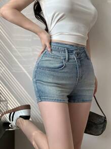 DAZY Shorts vaqueros súper cortos con diseño elegante de cinturilla para mujeres - Azul lavado medio - Ver 5