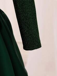 SHEIN Set de 2 piezas con top corto de un hombro con lazo y minifalda tejida para niñas jóvenes - Verde Oscuro - Ver 4