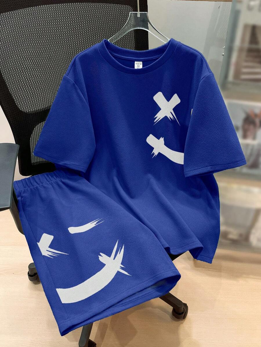 SHEIN Leap Crew 2 件套青少年男童休闲笑脸印花针织短袖 T 恤和印花短裤套装，简约百搭，适合日常穿着 - 寶藍色 - 查看 1