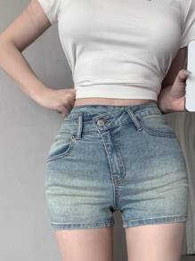 DAZY Shorts vaqueros súper cortos con diseño elegante de cinturilla para mujeres - Azul lavado medio - Ver 4