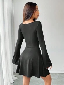 Chiquease 女士优雅喇叭袖迷你连衣裙，简约设计