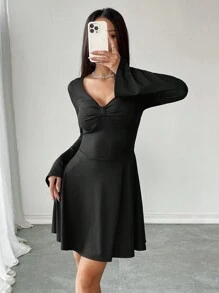 Chiquease 女士优雅喇叭袖迷你连衣裙，简约设计