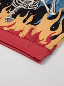 Sudadera con capucha para hombre con estampado de calavera y llamas de color contrastante
