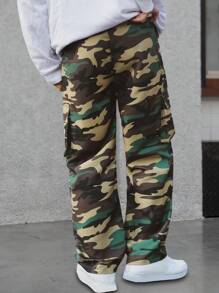 SHEIN Tween Boy 户外时尚经典迷彩工装口袋直筒裤，夏季时尚 - 軍綠色 - 查看 2
